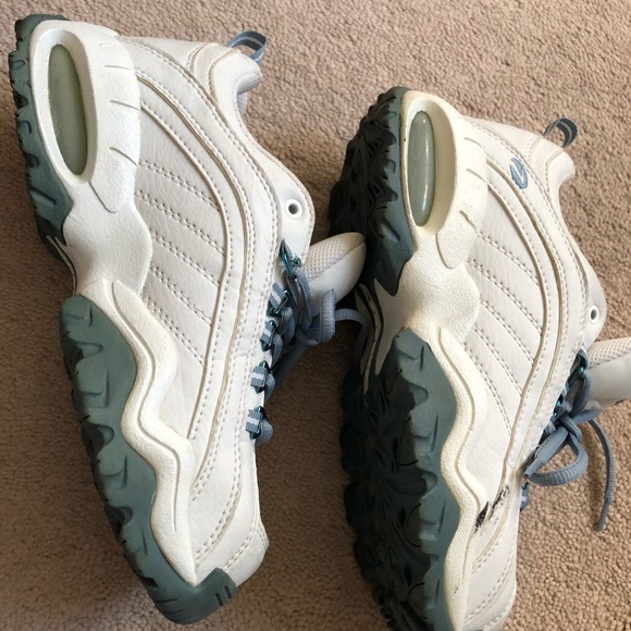 Brooks White Safety Shoes - Picture 5 of 8